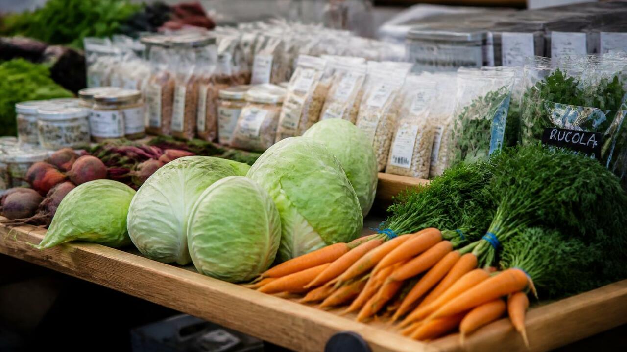 Продуктовая корзина в Петербурге подорожала на 8,4% за год Стоимость минимального набора продуктов в Петер...