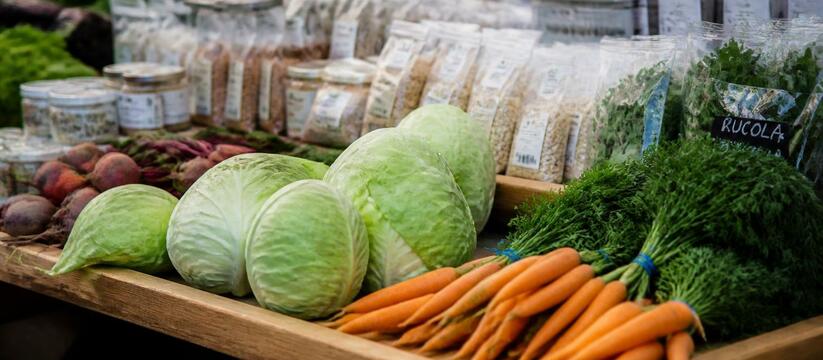 Стоимость минимального набора продуктов в Петер...