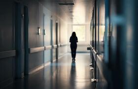 В петербургском медцентре обыски: врачей уличил...